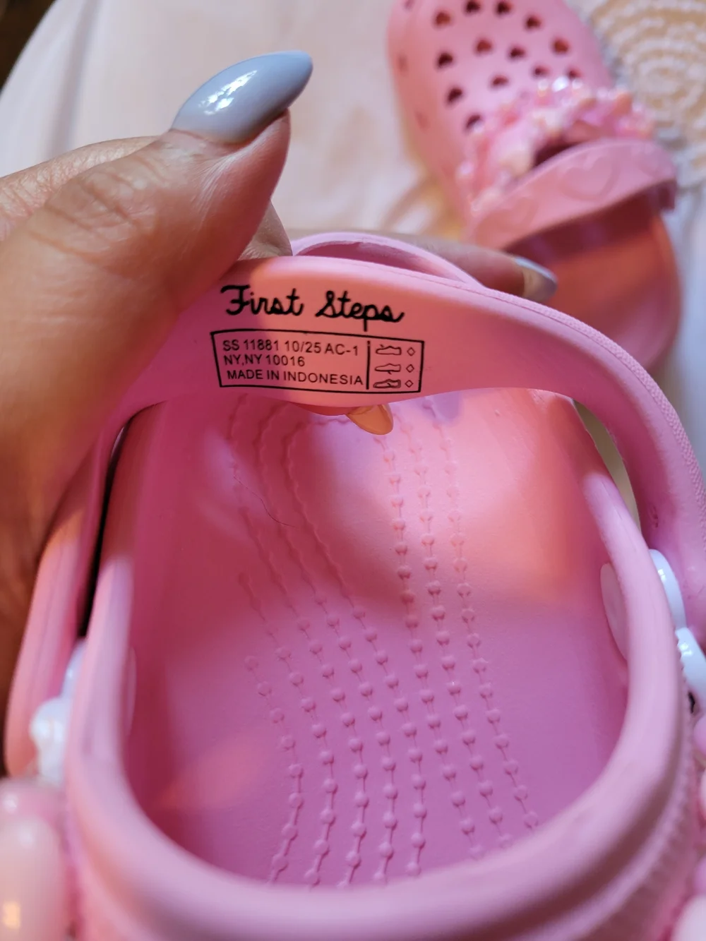 Kids Heart-Detail Pink Clog Sandals